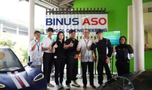 Dekan BINUS ASO School of Engineering (Prof Fergyanto Gunawan-tengah batik putih) bersama tim DBASE yang akan berlaga di Shell Ecomarathon 2024 di Mandalika Lombok NTB (1) Dekan BINUS ASO School of Engineering Prof Fergyanto Gunawan tengah batik putih bersama tim DBASE yang akan berlaga di Shell Ecomarathon 2024 di Mandalika Lombok NTB 1