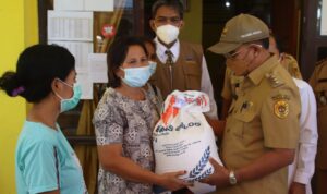 walikota serahkan bantuan walikota serahkan bantuan