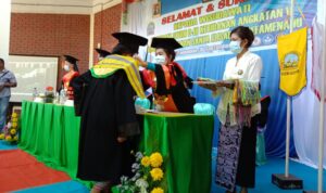 wisuda akper