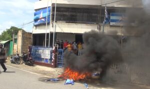 foto bakar bendera foto bakar bendera