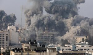 asap hitam mengepung gaza saat israel kembali luncurkan serangan 1 169